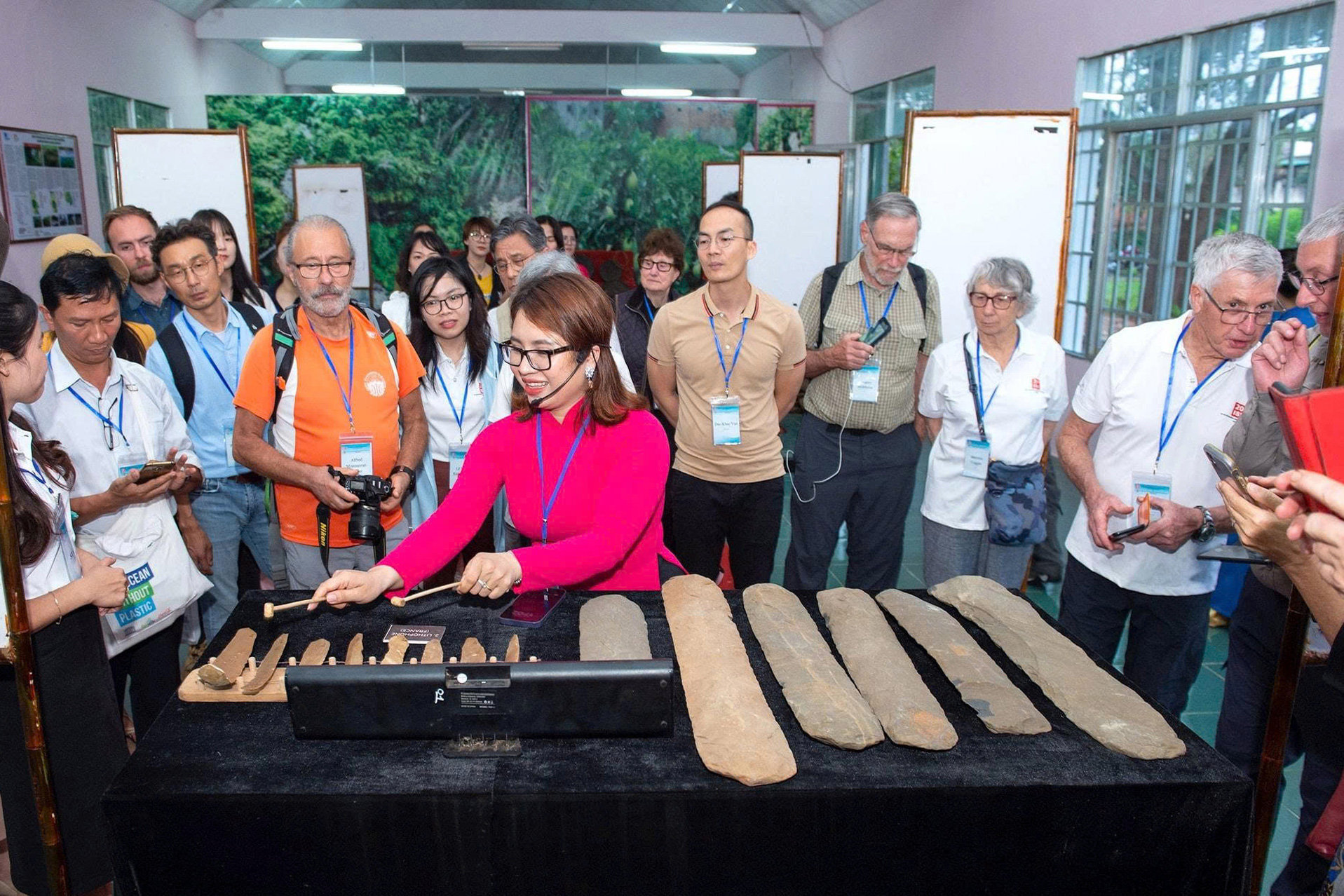 Nhà triển lãm nhạc cụ truyền thống, nằm tại bon N’Jriêng, phường Bắc Gia Nghĩa trưng bày và bảo tồn nhiều nhạc cụ cùng vật dụng truyền thống của đồng bào dân tộc thiểu số tại chỗ