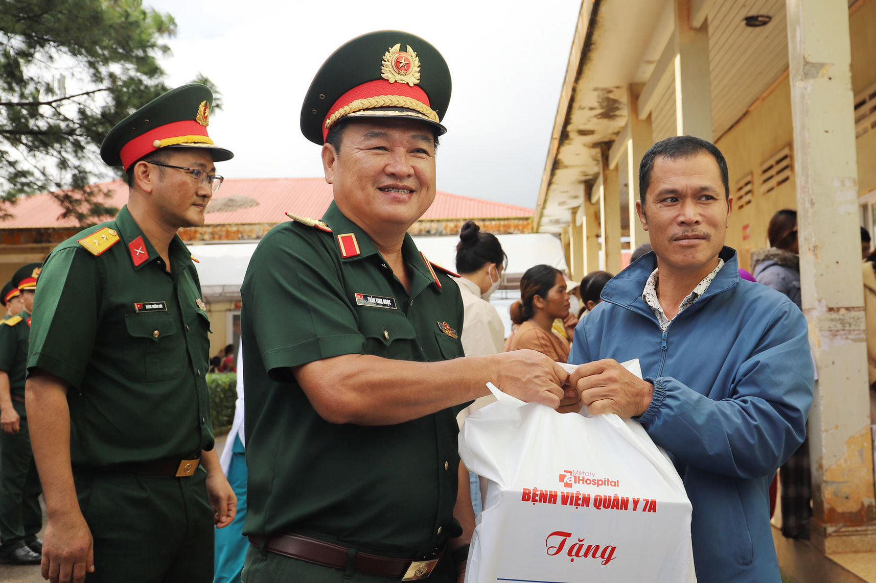 tang-qua-quang-truc-3(1).jpg