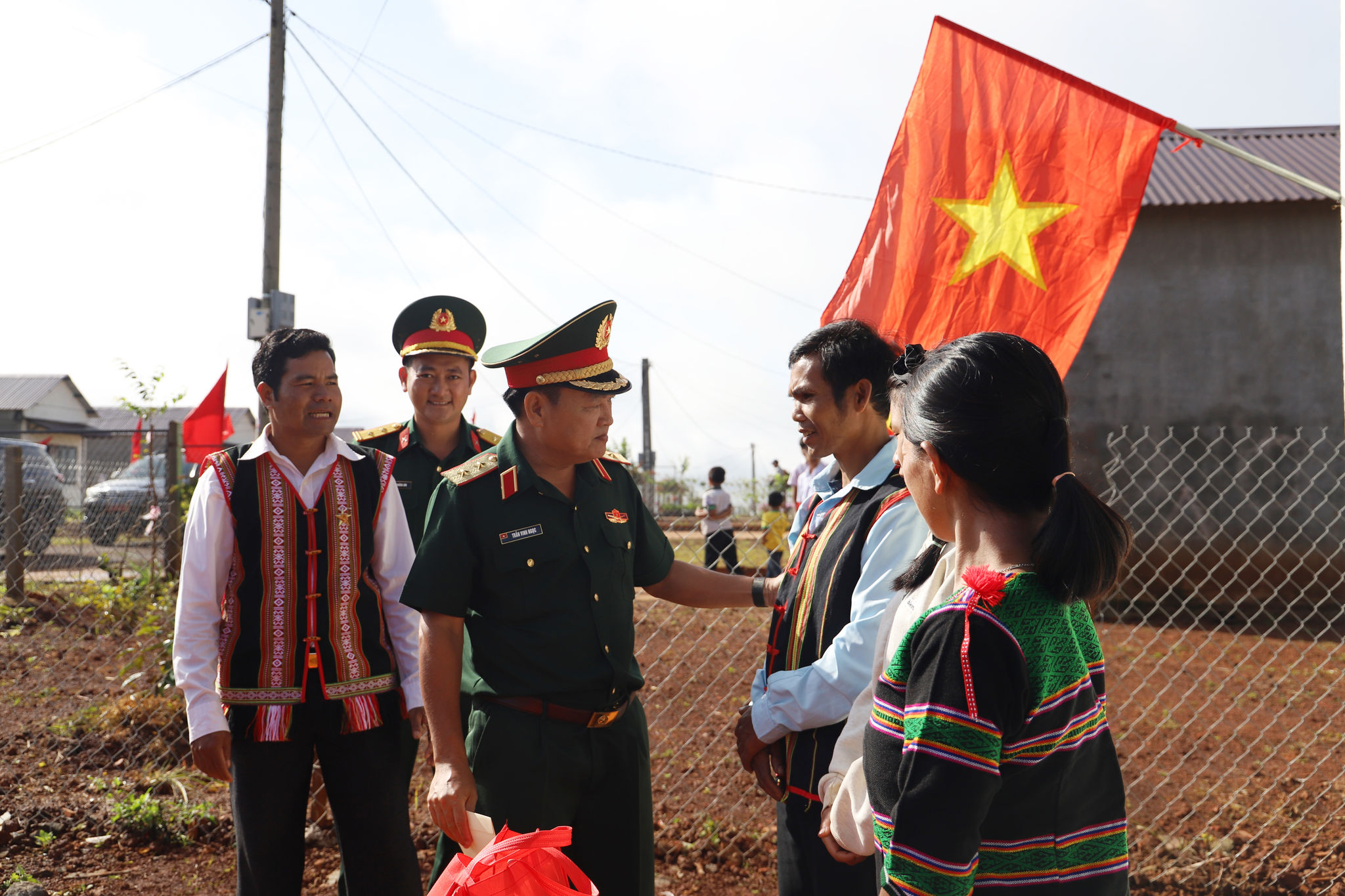 Tang qua Quang Truc 5