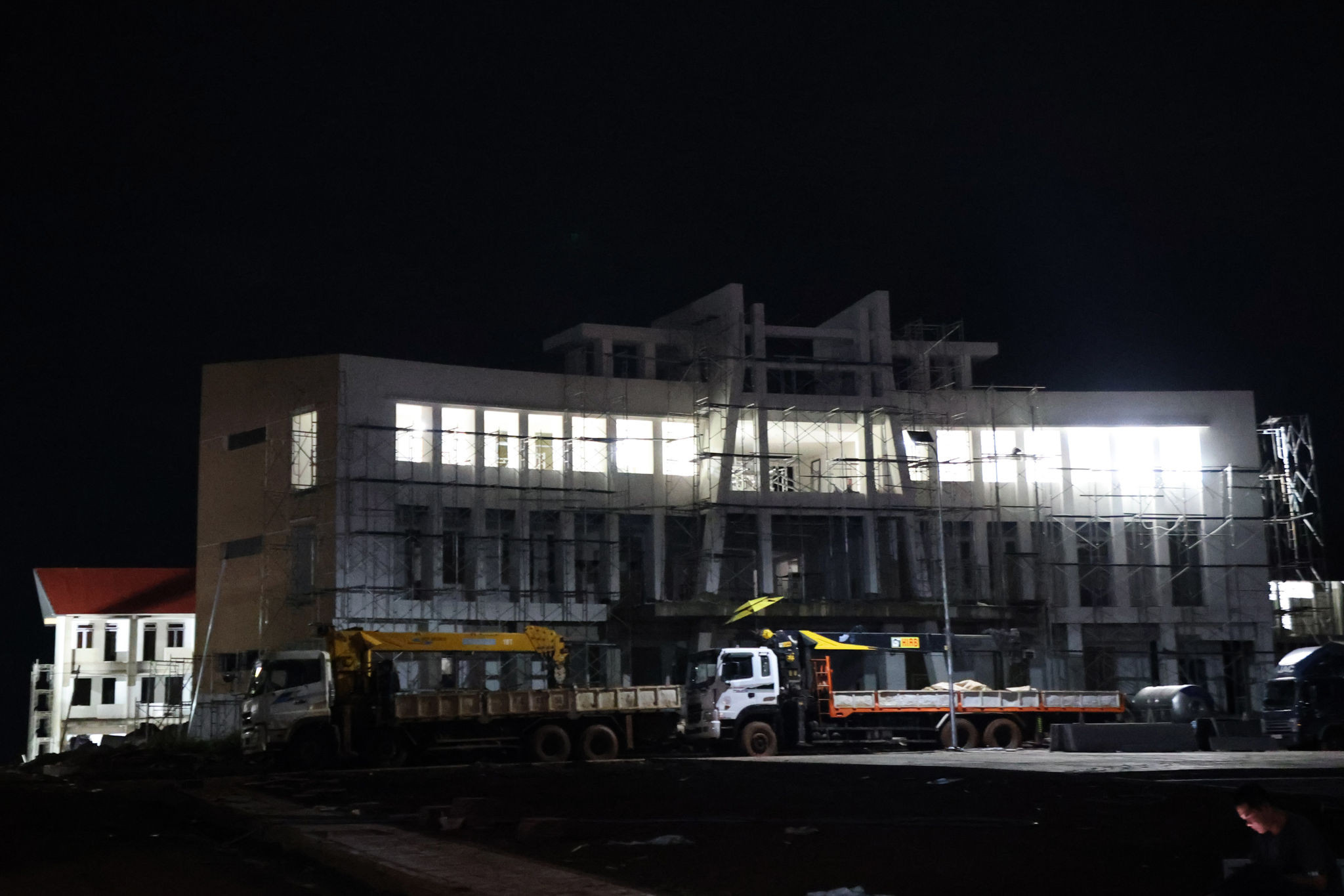 Khẩn trương thi công ngày đêm các cơ sở giáo dục để chào đón năm học mới