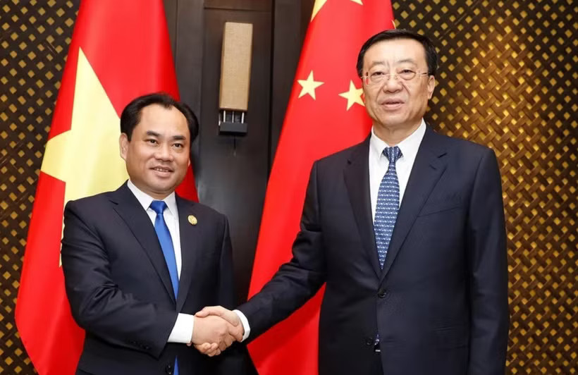 Bộ trưởng Bộ Nông nghiệp và Môi trường Việt Nam Trịnh Việt Hùng có cuộc gặp song phương với Bộ trưởng Bộ Nông nghiệp và Các vấn đề Nông thôn Trung Quốc Trương Trụ. (Nguồn: Bộ Nông nghiệp và Môi trường)
