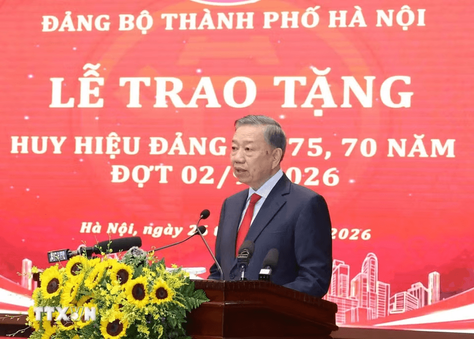 Tổng Bí thư, Chủ tịch nước Tô Lâm dự Lễ trao tặng Huy hiệu Đảng tại Đảng bộ thành phố Hà Nội- Ảnh 4.