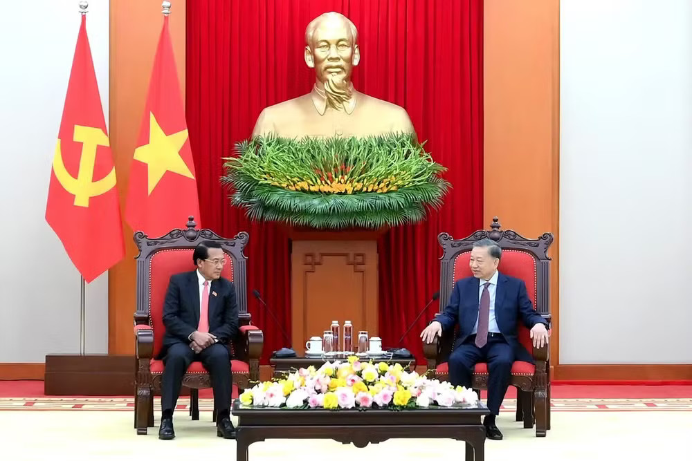 Tổng Bí thư, Chủ tịch nước Tô Lâm tiếp đồng chí Vanhxay Phongsavanh, Ủy viên Bộ Chính trị, Bí thư Trung ương Đảng, Chủ nhiệm Ban Kiểm tra Trung ương, Tổng Thanh tra Nhà nước, Trưởng ban Phòng, chống tham nhũng Trung ương Lào. (Ảnh ĐĂNG KHOA) a2-bnd-9387.jpg