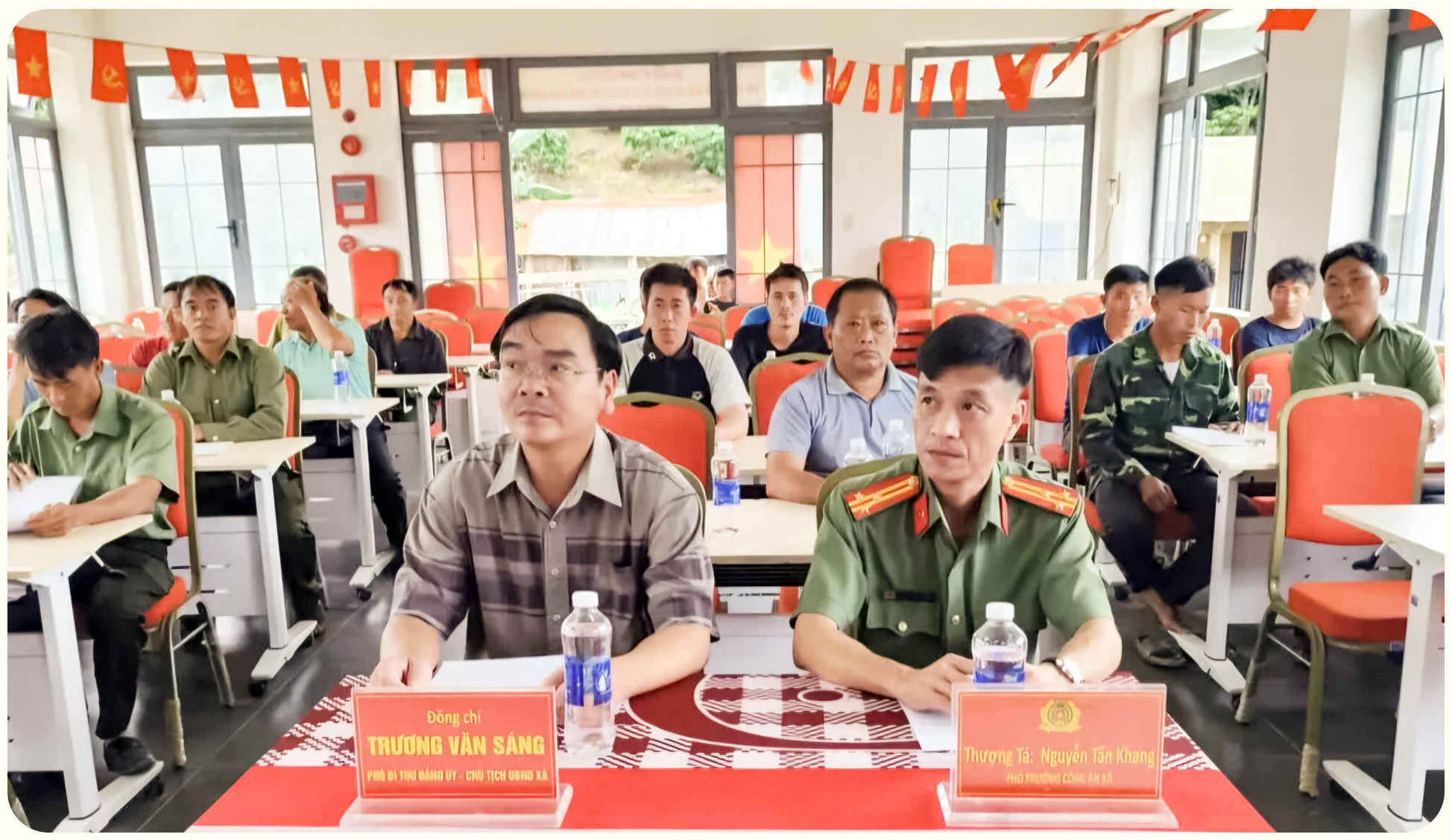 dong-chi-truong-van-sang-chu-tich-ubnd-xa-dam-rong-2-tham-gia-buoi-hop-dan-tai-ban-mong-tieu-khu-179.jpg