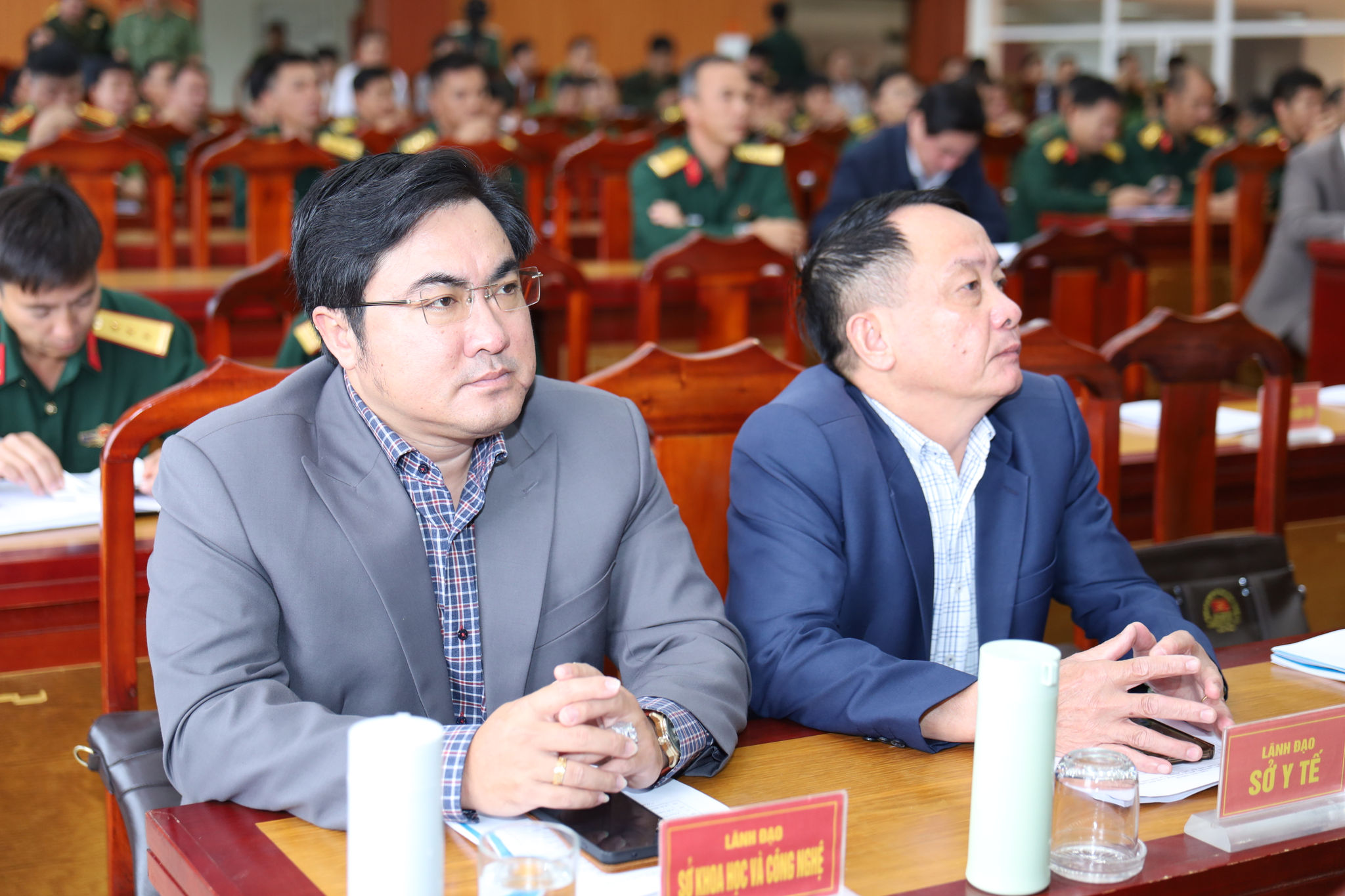 Lãnh đạo các sở, ngành dự hội nghị