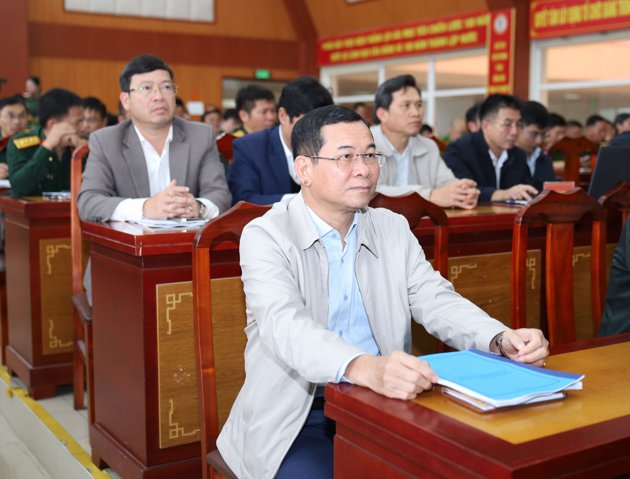 Lãnh đạo các sở, ngành dự hội nghị