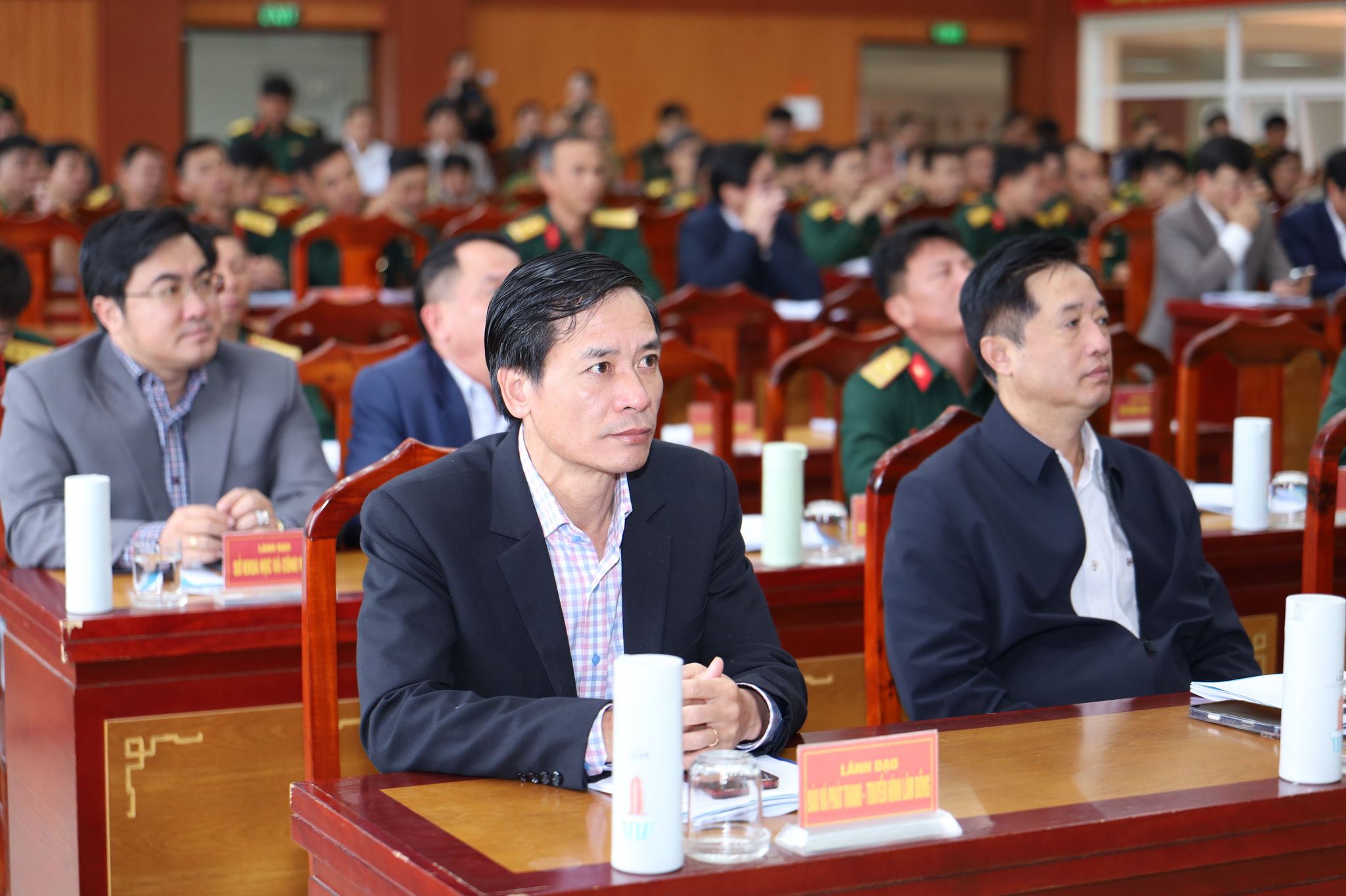 Lãnh đạo các sở, ngành dự hội nghị