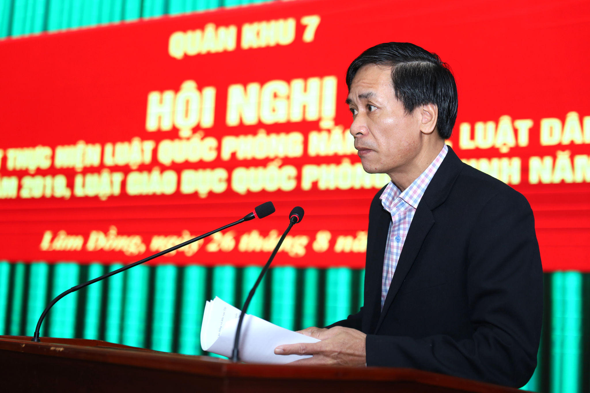 Phó Giám đốc Báo và Phát Thanh, Truyền hình Lâm Đồng Nguyễn Văn Hải đã tham luận tại hội nghị