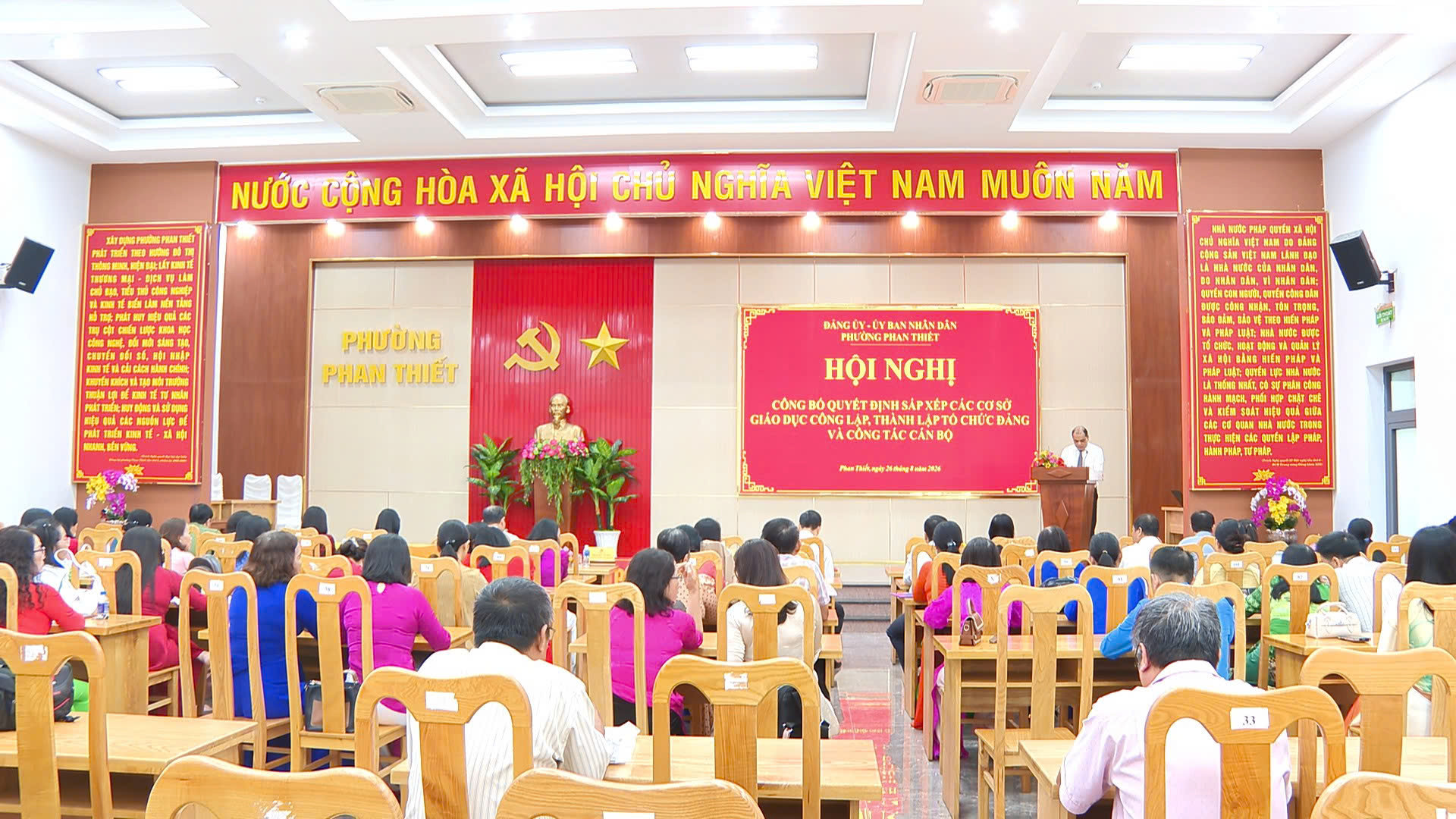 Toàn cảnh hội nghị giáo viên