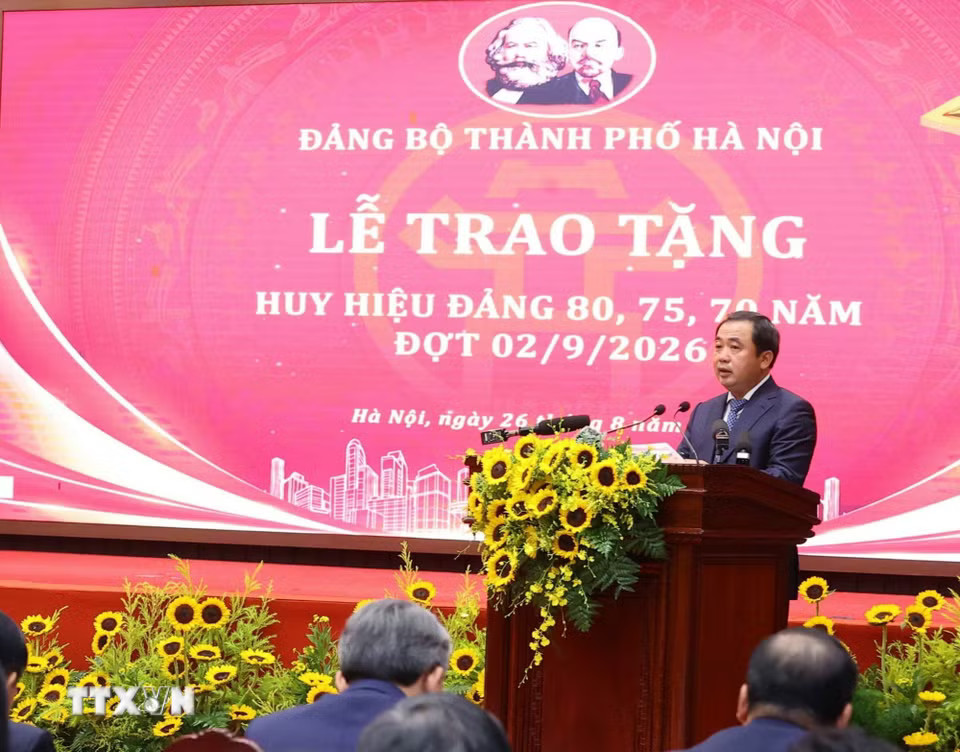 Tổng Bí thư, Chủ tịch nước Tô Lâm dự Lễ trao tặng Huy hiệu Đảng tại Đảng bộ thành phố Hà Nội- Ảnh 7.