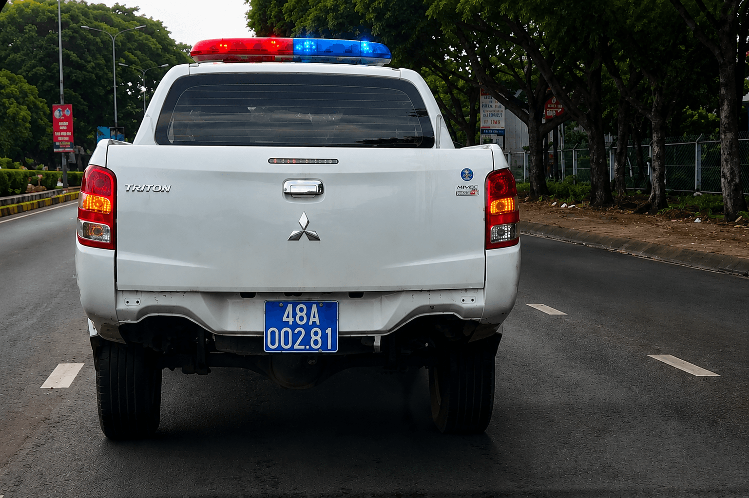 Đội CSGT đường bộ số 4, Phòng CSGT Công an tỉnh Lâm Đồng mở đường, hỗ trợ đưa bệnh nhân đến Bệnh viện Đa khoa Thiện Hạnh cấp cứu