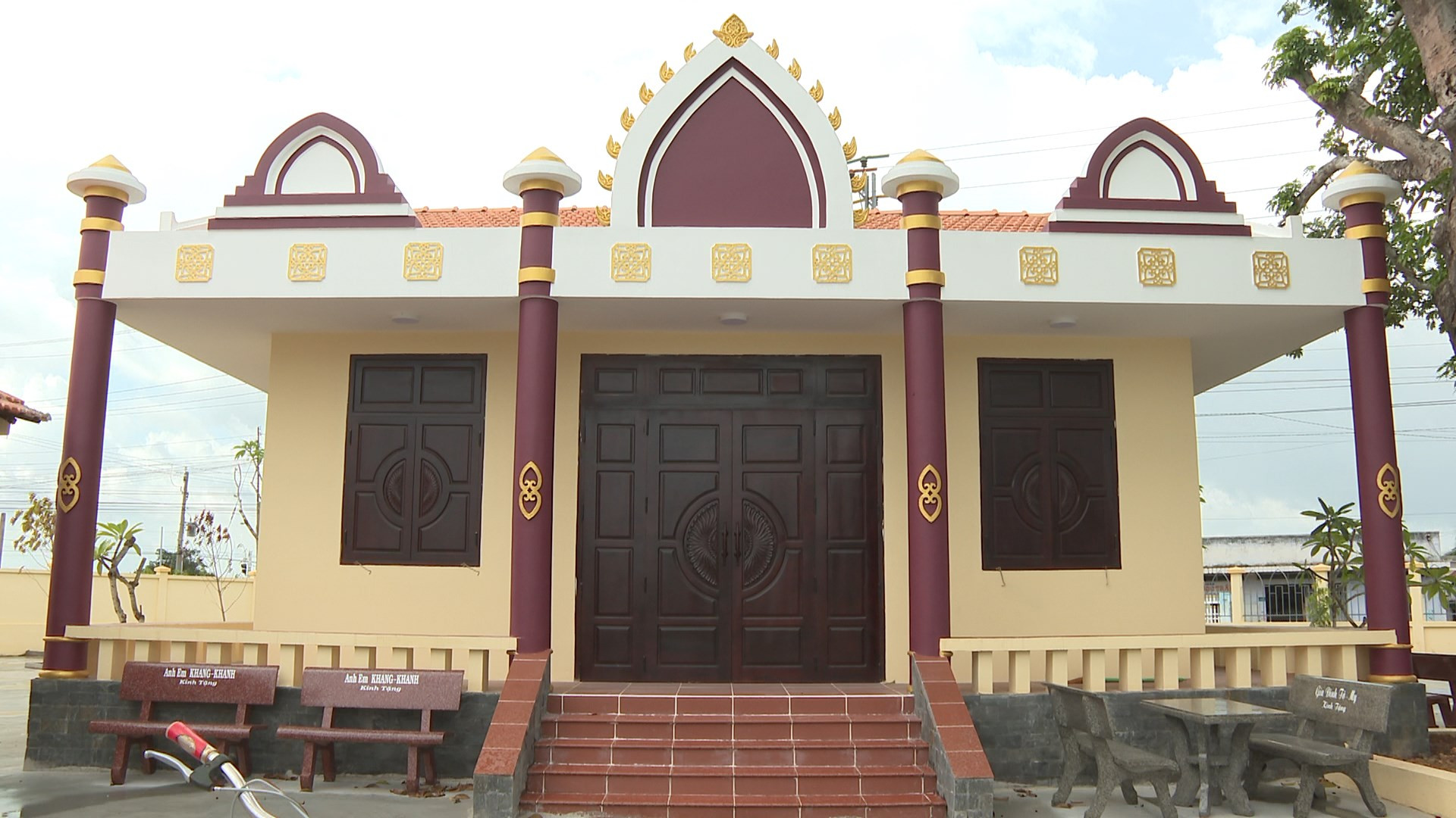 Đền Pô Dam tại làng Chăm Lâm Hòa, xã Hàm Thuận sau khi hoàn thành