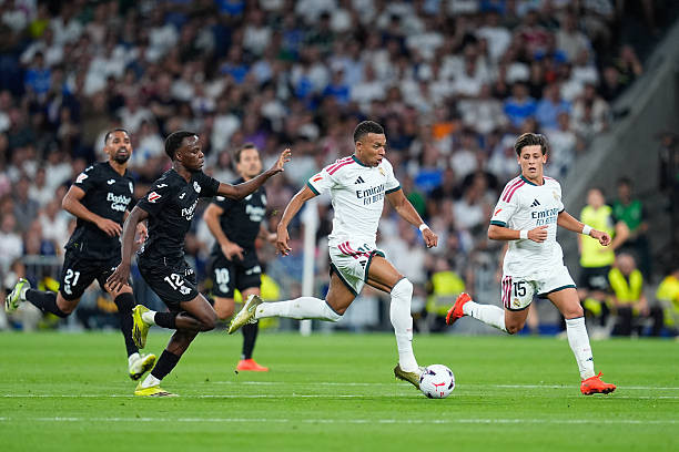 Mbappe khiến hàng thủ Real Sociedad có ngày làm việc mệt nhoài