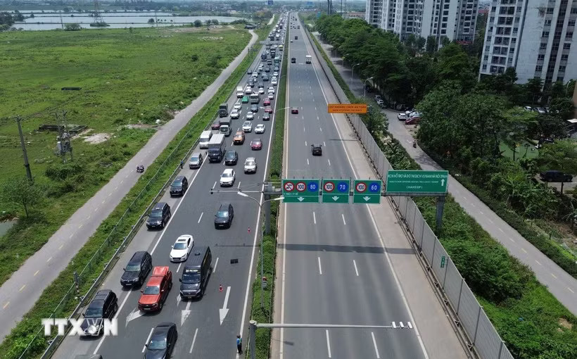 Các phương tiện trên cao tốc Pháp Vân-Cầu Giẽ hướng vào trung tâm Hà Nội. (Ảnh: Quốc Khánh/TTXVN)