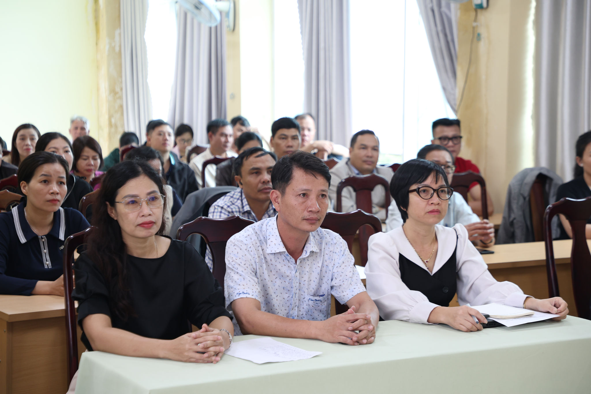 Lãnh đạo các phòng tham gia Hội nghị nghiên cứu, học tập, quán triệt và triển khai thực hiện Nghị quyết Hội nghị lần thứ ba Ban Chấp hành Trung ương Đảng khóa XIV và Chương trình hành động của Tỉnh uỷ
