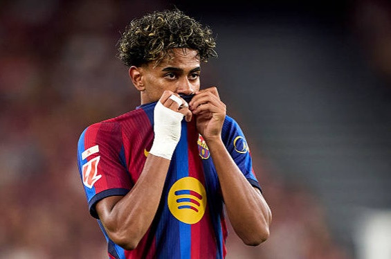 Lamine Yamal thất vọng sau trận Barcelona thắng Athletic Club