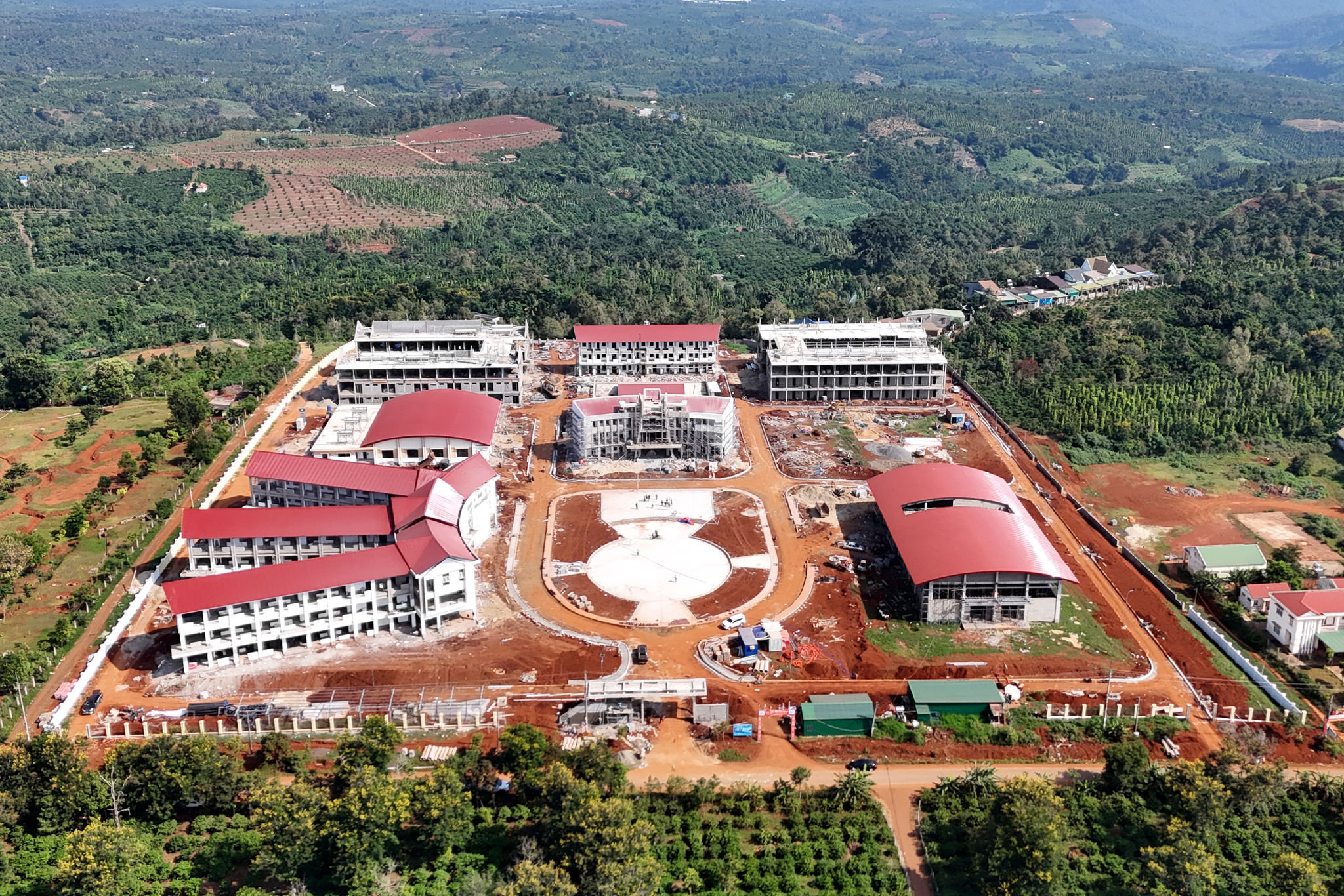 Các trường học từ đô thị đến miền quê ở Lâm Đồng đều đang khẩn trương chuẩn bị năm học mới