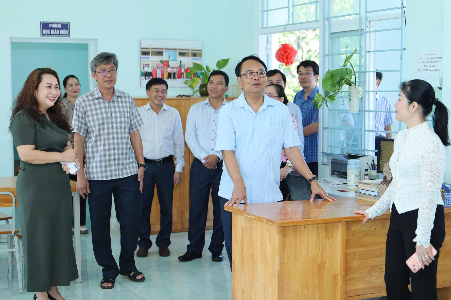 dong-chi-dang-hong-sy-pho-bi-thu-tt-tinh-uy-nguyen-minh-pho-chu-tich-ubnd-tinh-le-thi-bich-lien-giam-doc-so-gd-dt-kiem-tra-tai-truong-tieu-hoc-ham-liem(1).jpg