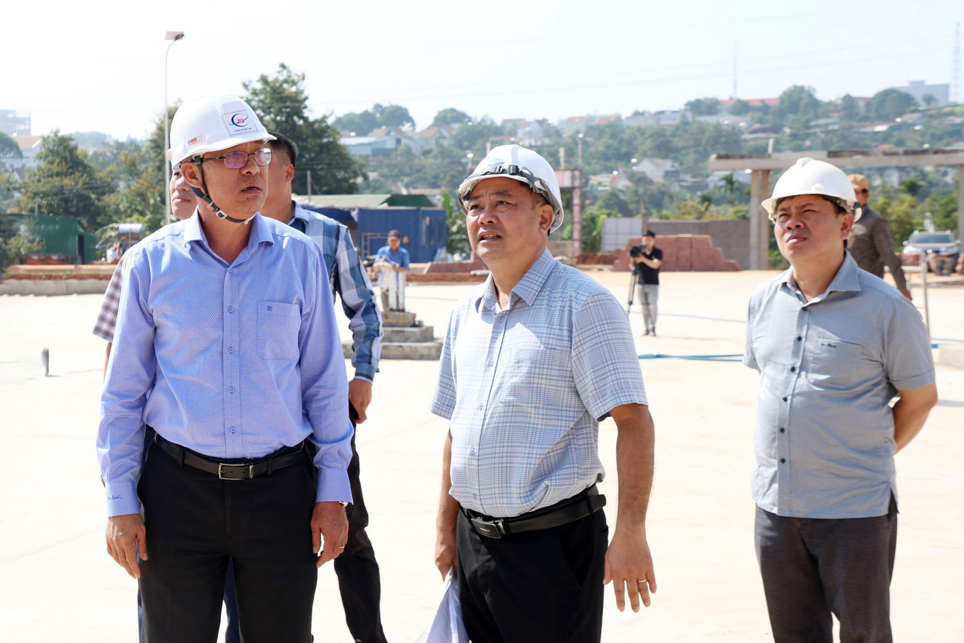 Phó Chủ tịch UBND tỉnh Nguyễn Minh kiểm tra thực tế, đốc thúc tiến độ tại công trình 2 trường phổ thông nội trú liên cấp