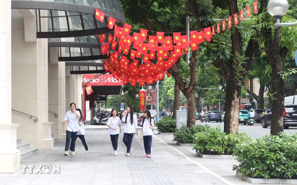 Các tuyến phố lớn rực rỡ cờ đỏ chào mừng 81 năm Quốc khánh 2/9. (Ảnh: Nguyễn Thắng/TTXVN) ttxvn-ha-noi-trang-hoang-quoc-khanh.jpg