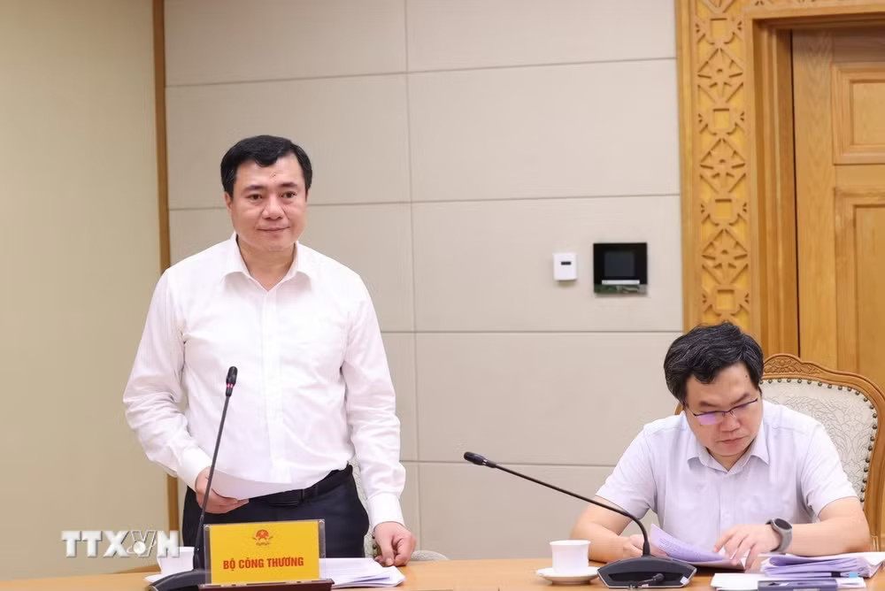 thu-truong-bo-cong-thuong-nguyen-sinh-nhat-tan-6537.avif