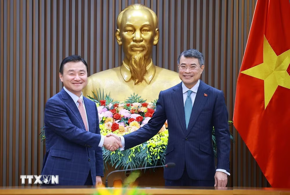 thu-tuong-le-minh-hung-tiep-tong-giam-doc-dieu-hanh-samsung-dien-tu-1.avif