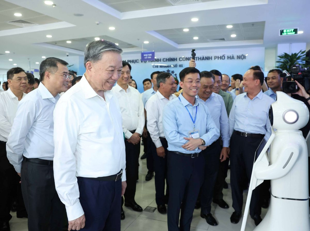 Tổng Bí thư Tô Lâm thăm, kiểm tra hoạt động tại Trung tâm hành chính công Hà Nội