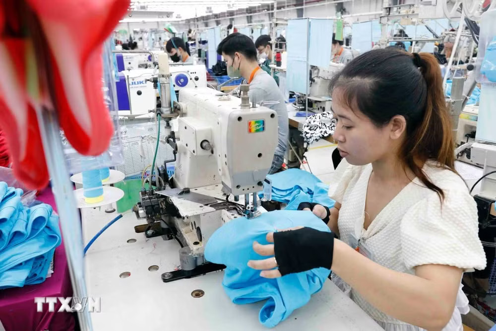 xuat-khau-hang-hoa-cua-viet-nam-gap-nhieu-thach-thuc-truoc-viec-my-ap-thue-0604-1.avif