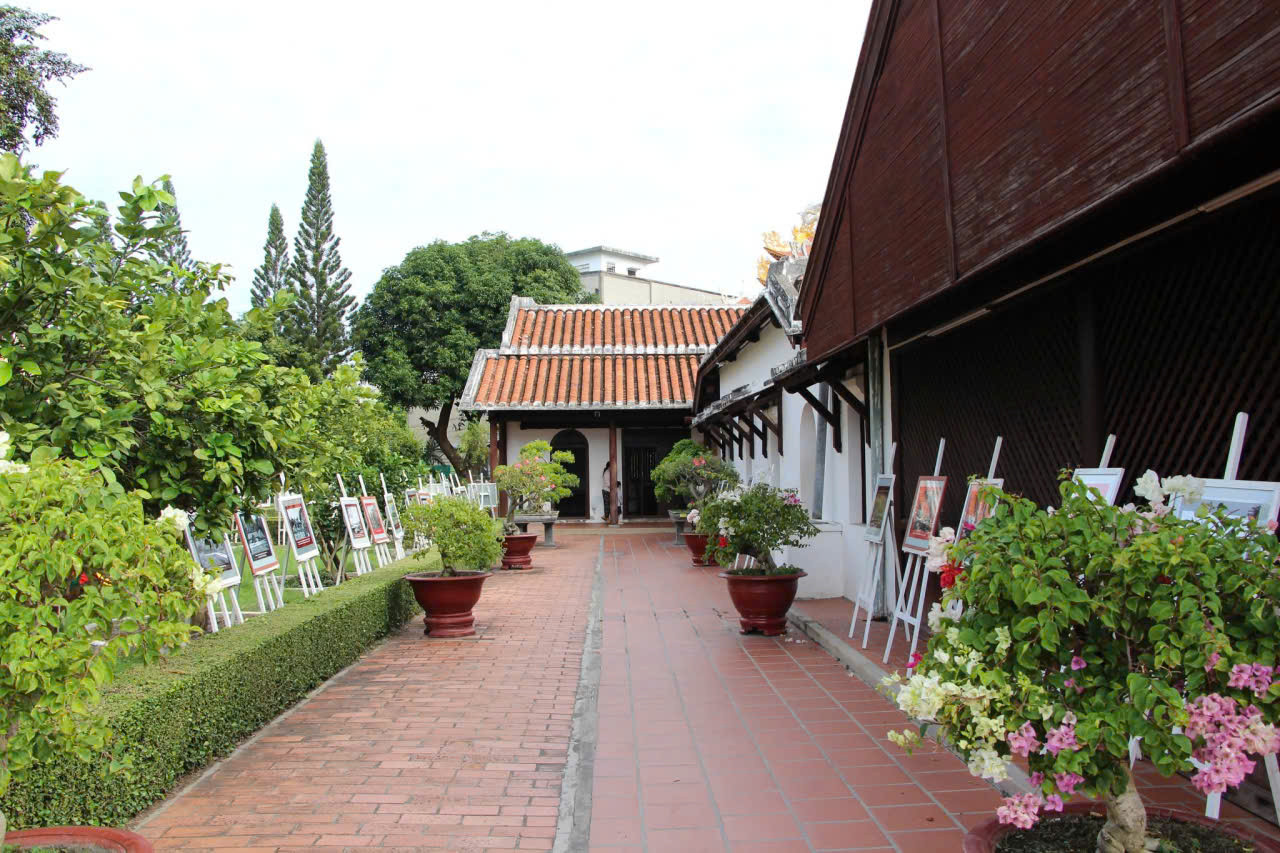 A photo exhibition at the Duc Thanh Relic Site