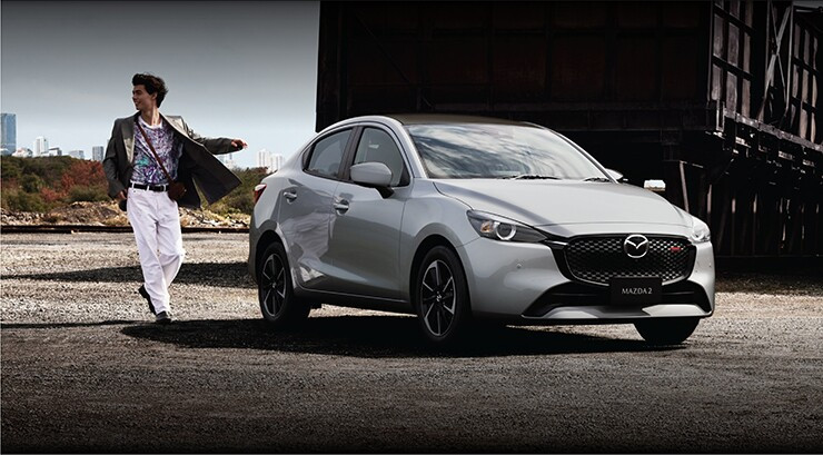 Mazda2 phân phối với 2 biến thể sedan và hatchback