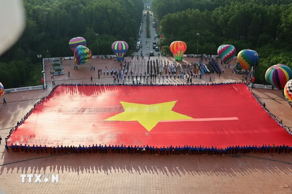 ttxvn-le-chao-co-dac-biet-o-dat-mui2.jpg