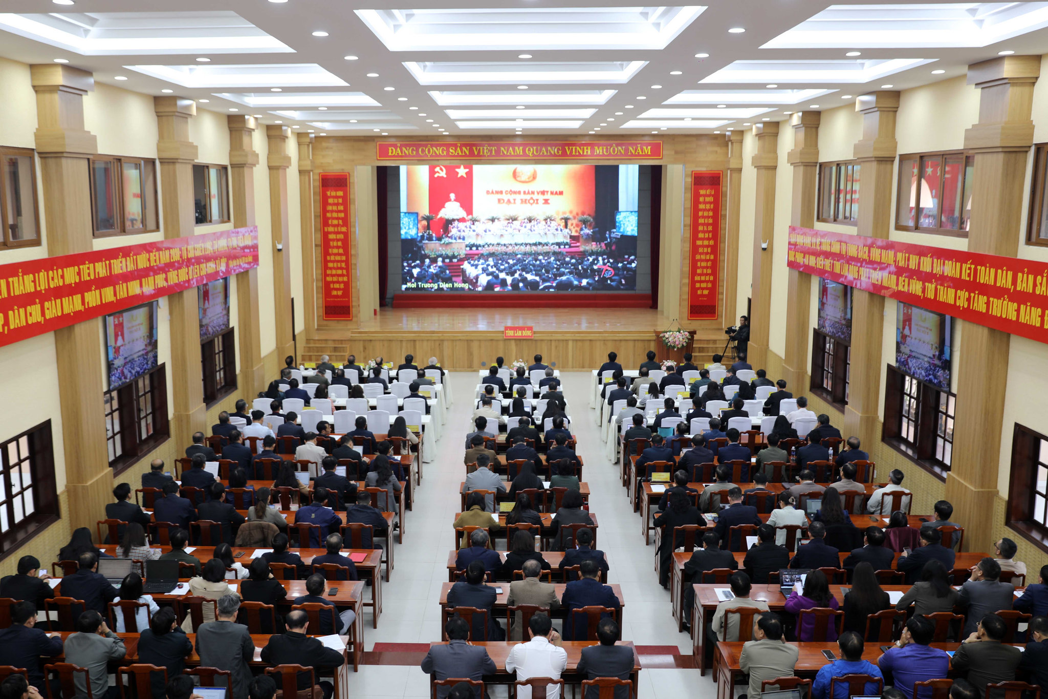 Quang cảnh Hội nghị tại điểm cầu Hội trường Tỉnh ủy Lâm Đồng