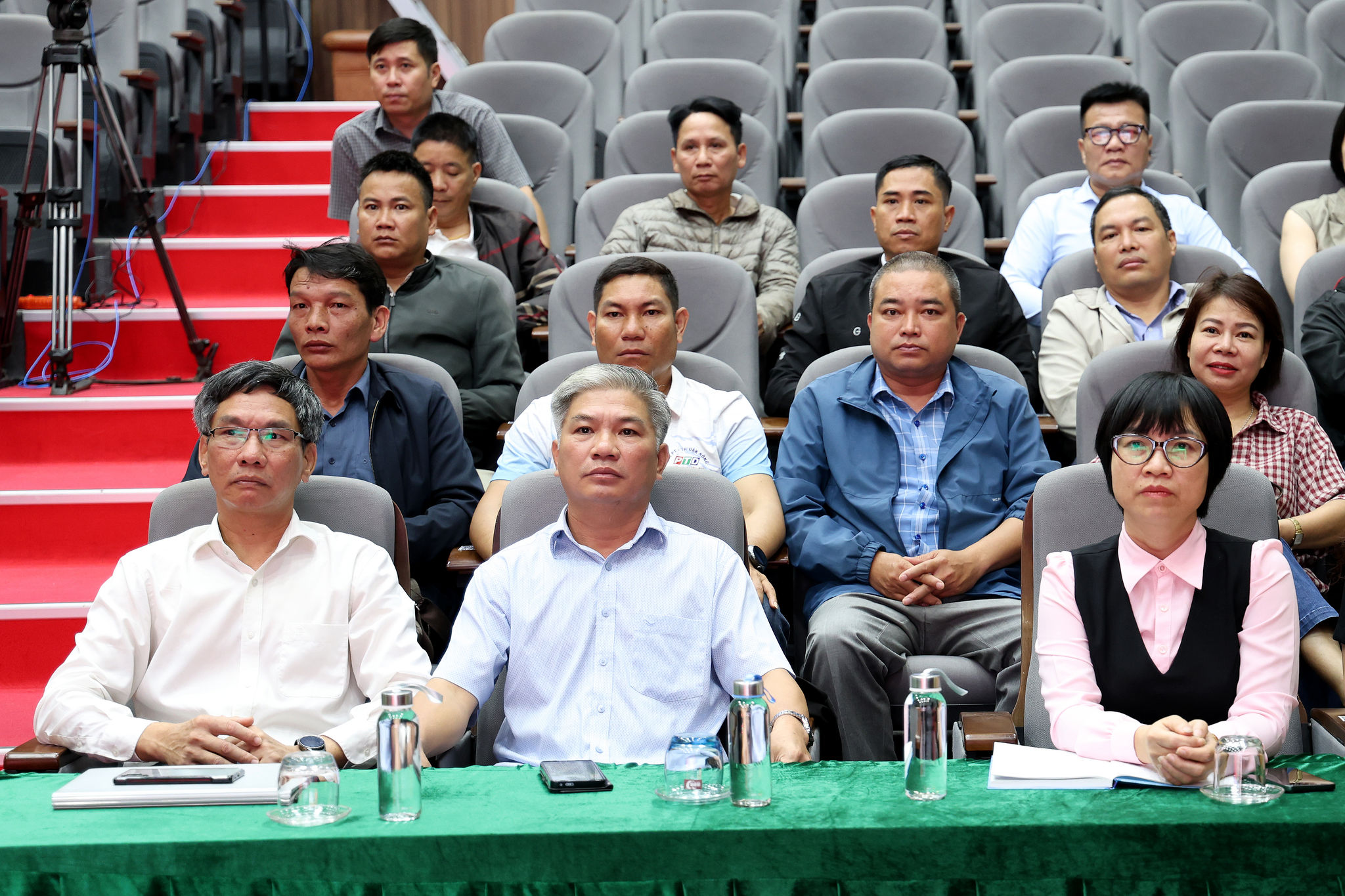 Đồng chí Vũ Ngọc Tú, Phó Giám đốc Báo và Phát thanh, Truyền hình Lâm Đồng tham dự tại điểm cầu trực tuyến cơ sở Bắc Gia Nghĩa