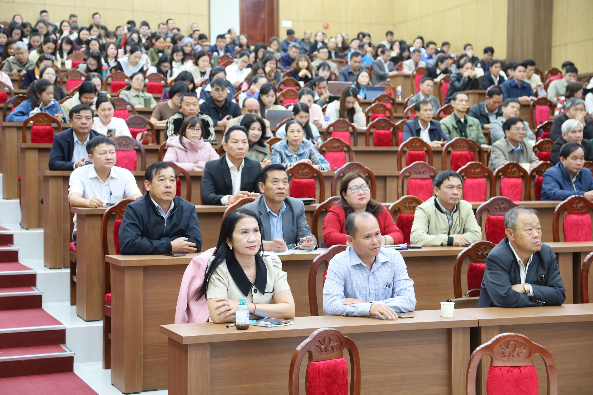Các đại biểu tham dự Hội nghị toàn quốc nghiên cứu, học tập, quán triệt và triển khai thực hiện một số nghị quyết, chỉ thị của Bộ Chính trị tại điểm cầu Ủy ban MTTQ tỉnh Lâm Đồng