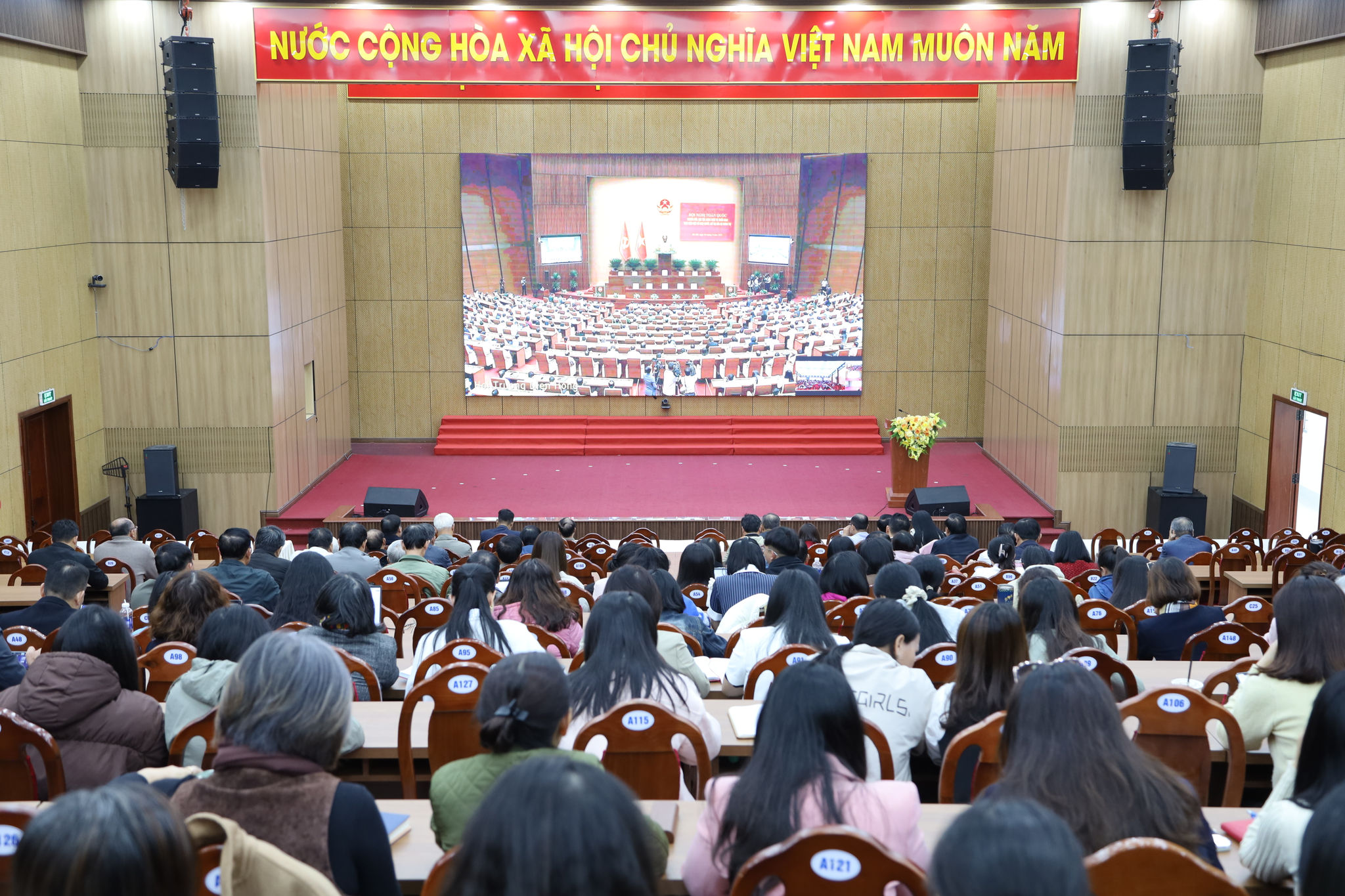 Quang cảnh tham dự Hội nghị toàn quốc nghiên cứu, học tập, quán triệt và triển khai thực hiện một số nghị quyết, chỉ thị của Bộ Chính trị tại điểm cầu Ủy ban MTTQ tỉnh Lâm Đồng