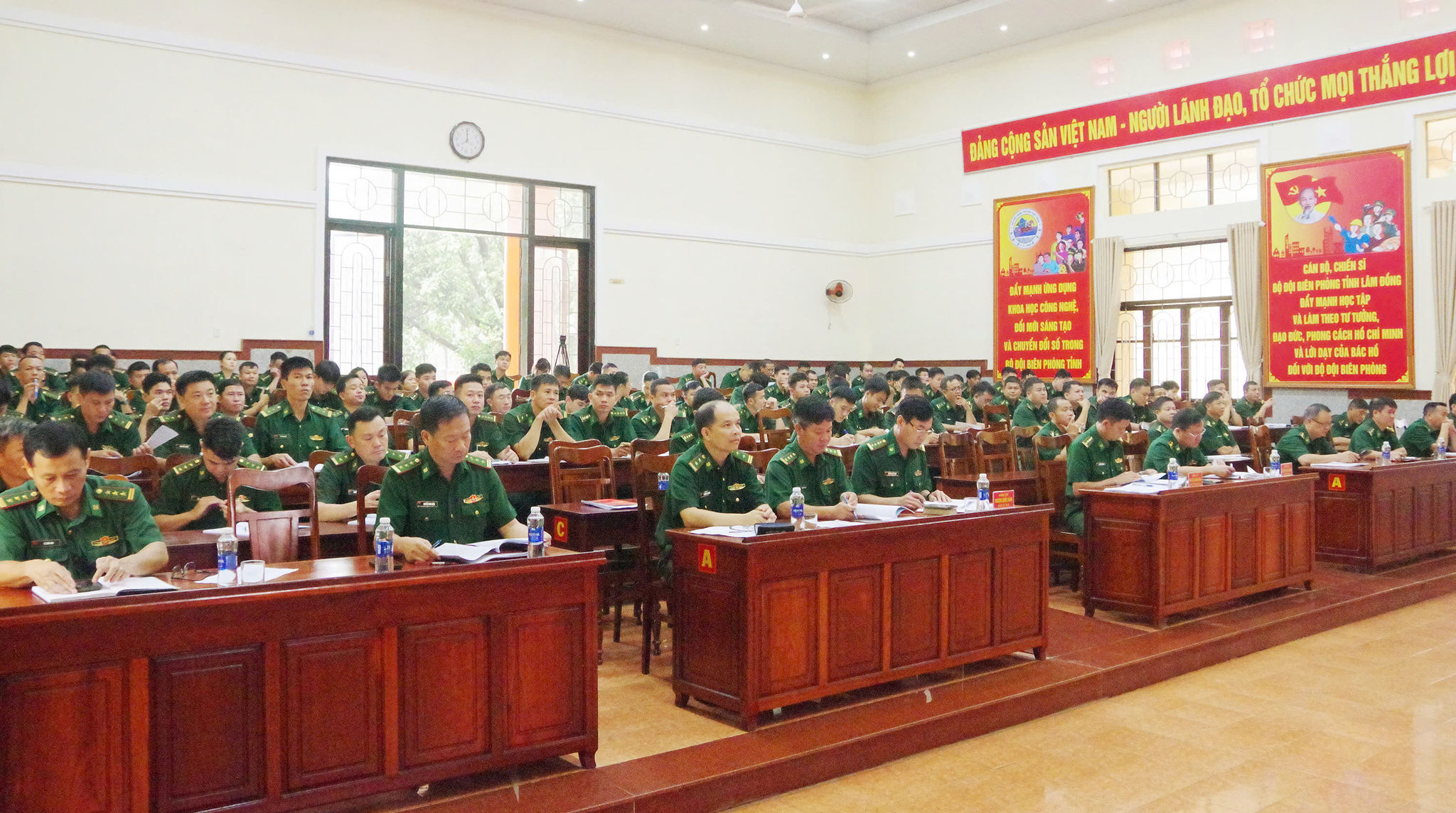 Lãnh đạo, cán bộ, chiến sĩ Ban Chỉ huy Bộ đội Biên phòng tỉnh học tập, nghe quán triệt các nghị quyết, chỉ thị
