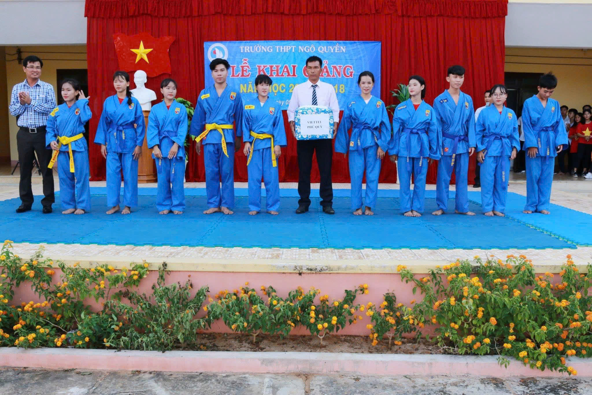 Thầy Nguyễn Hữu Lợi và CLB Vovinam tham gia Lễ khai giảng