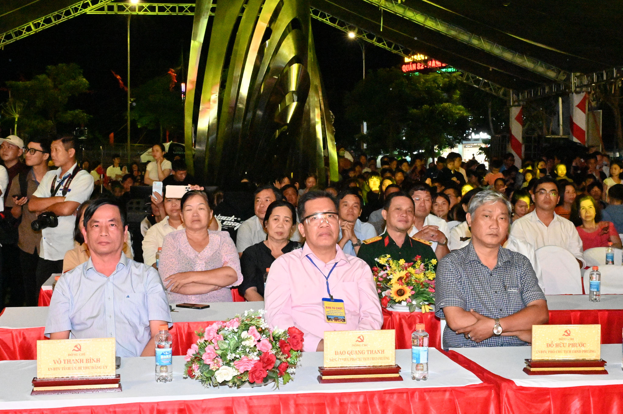 Ủy viên Ban Thường vụ Tỉnh ủy, Bí thư Phường Phan Thiết Võ Thanh Bình cùng lãnh đạo phường dự lễ khai mạc