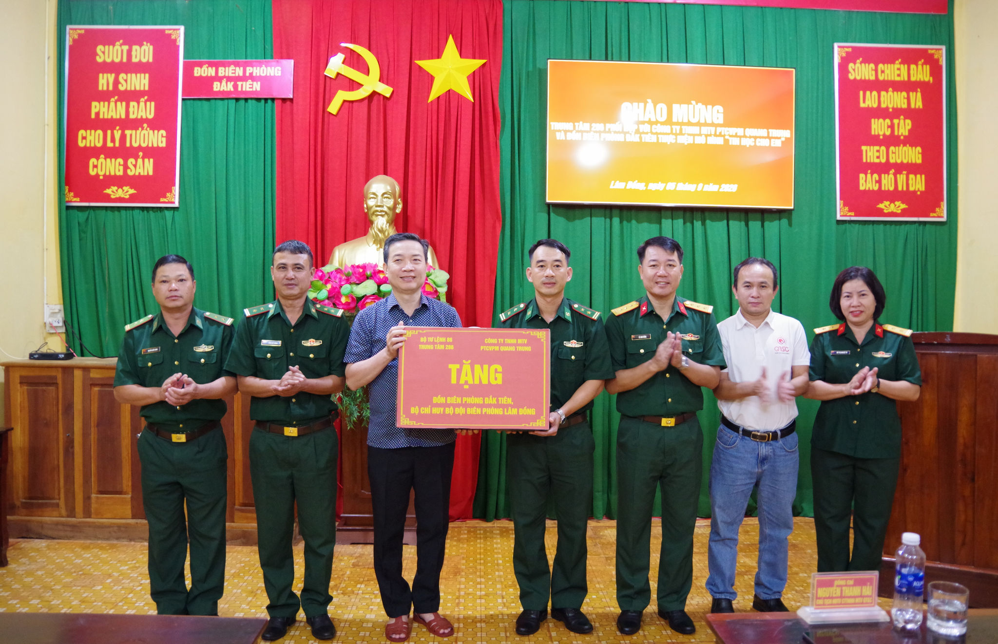 Anh 5