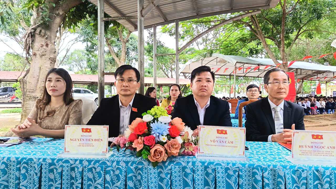 dai-bieu-du-khai-giang-c81d030b6cad30a3c3ad75c0ae1882ed(1).jpg