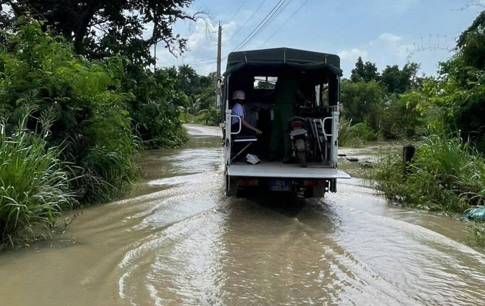 hỗ trợ học sinh qua điểm ngập