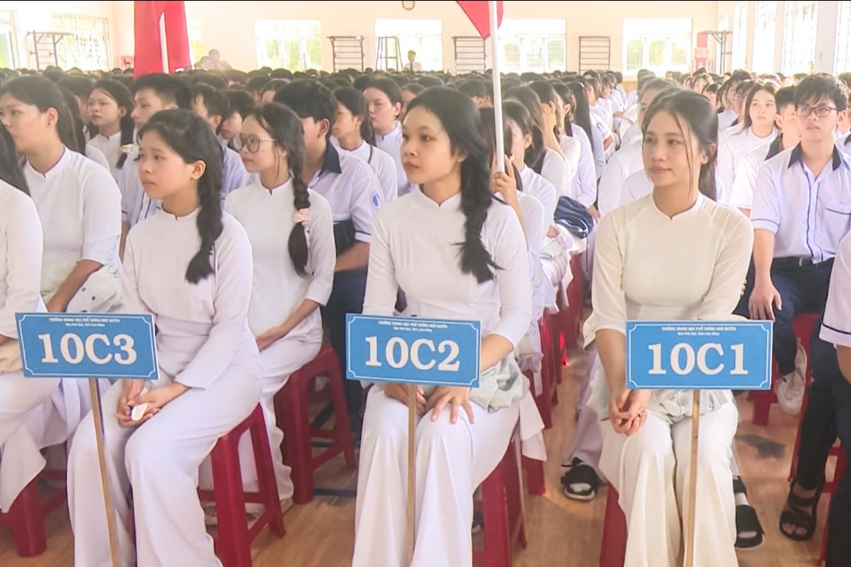 hoc-sinh-lop-10-truong-thpt-ngo-quyen(1).jpg