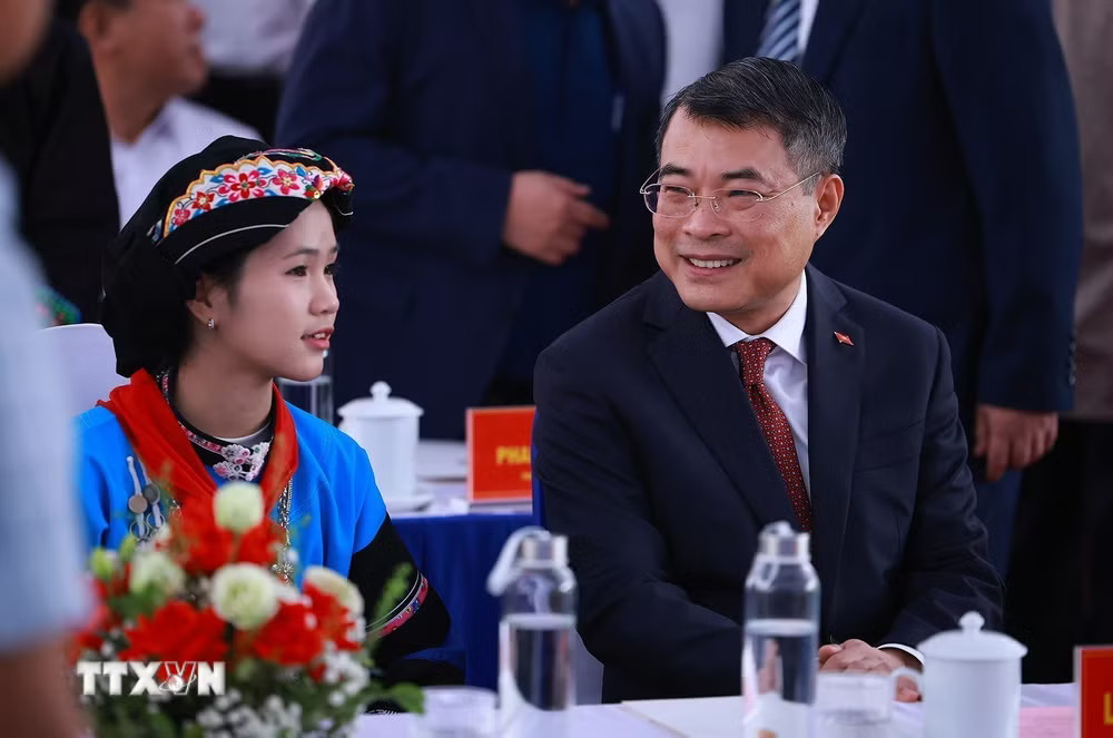 ttxvn-thu-tuong-du-le-khai-giang-nam-hoc-moi-tai-truong-pho-thong-noi-tru-lien-cap-muong-khuong-lao-cai-9003788.jpg