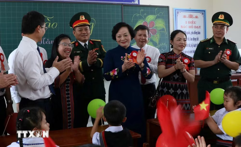ttxvn-pho-thu-tuong-pham-thi-thanh-tra-du-khai-giang-tai-xa-a-luoi-3-thanh-pho-hue-9004289.jpg