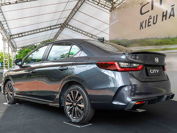 Thân xe Honda City với đường gân dập nổi