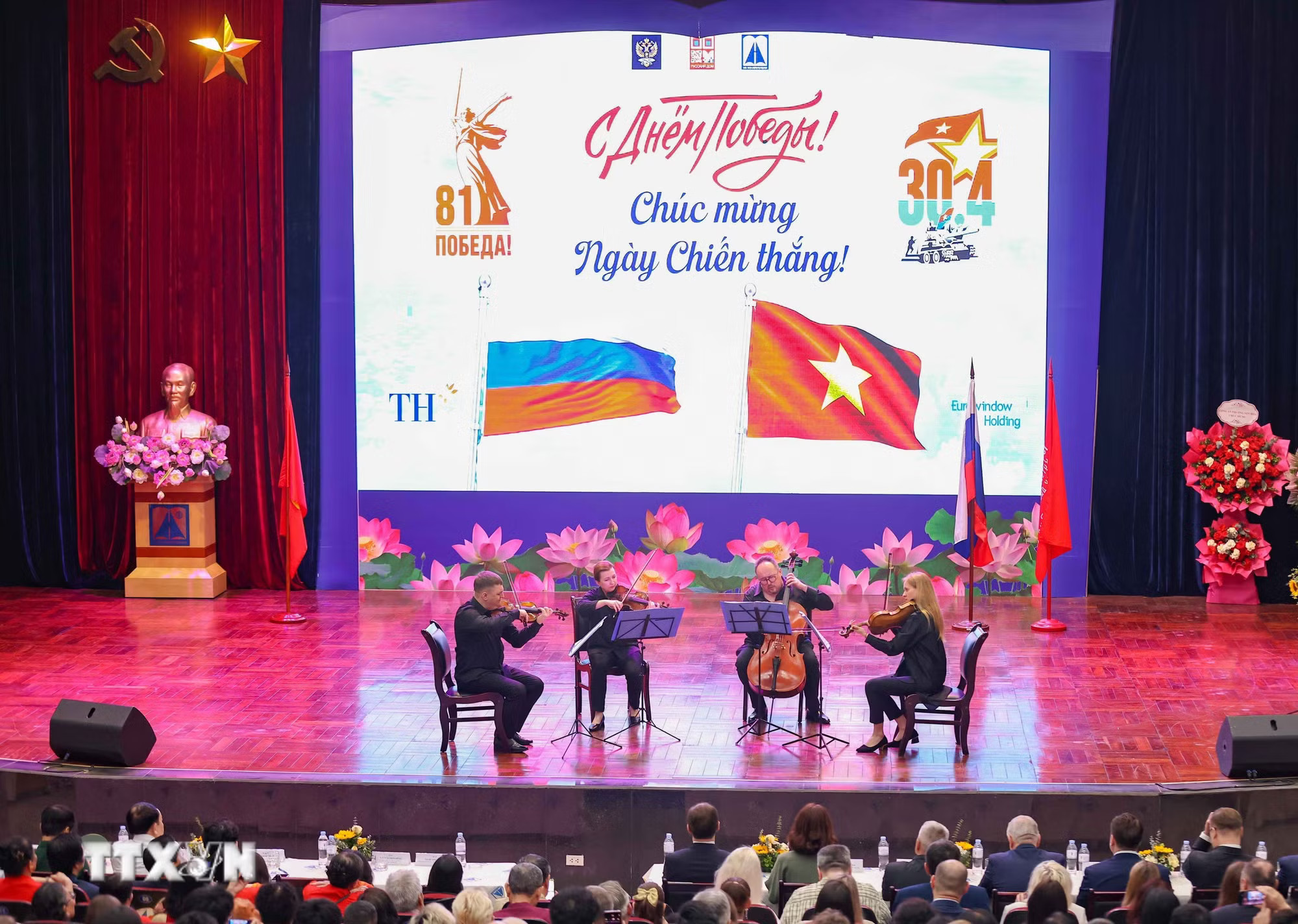ttxvn-dieu-hanh-binh-doan-bat-tu-tuong-niem-tri-an-chien-si-viet-nam-va-lien-xo-8746309.jpg