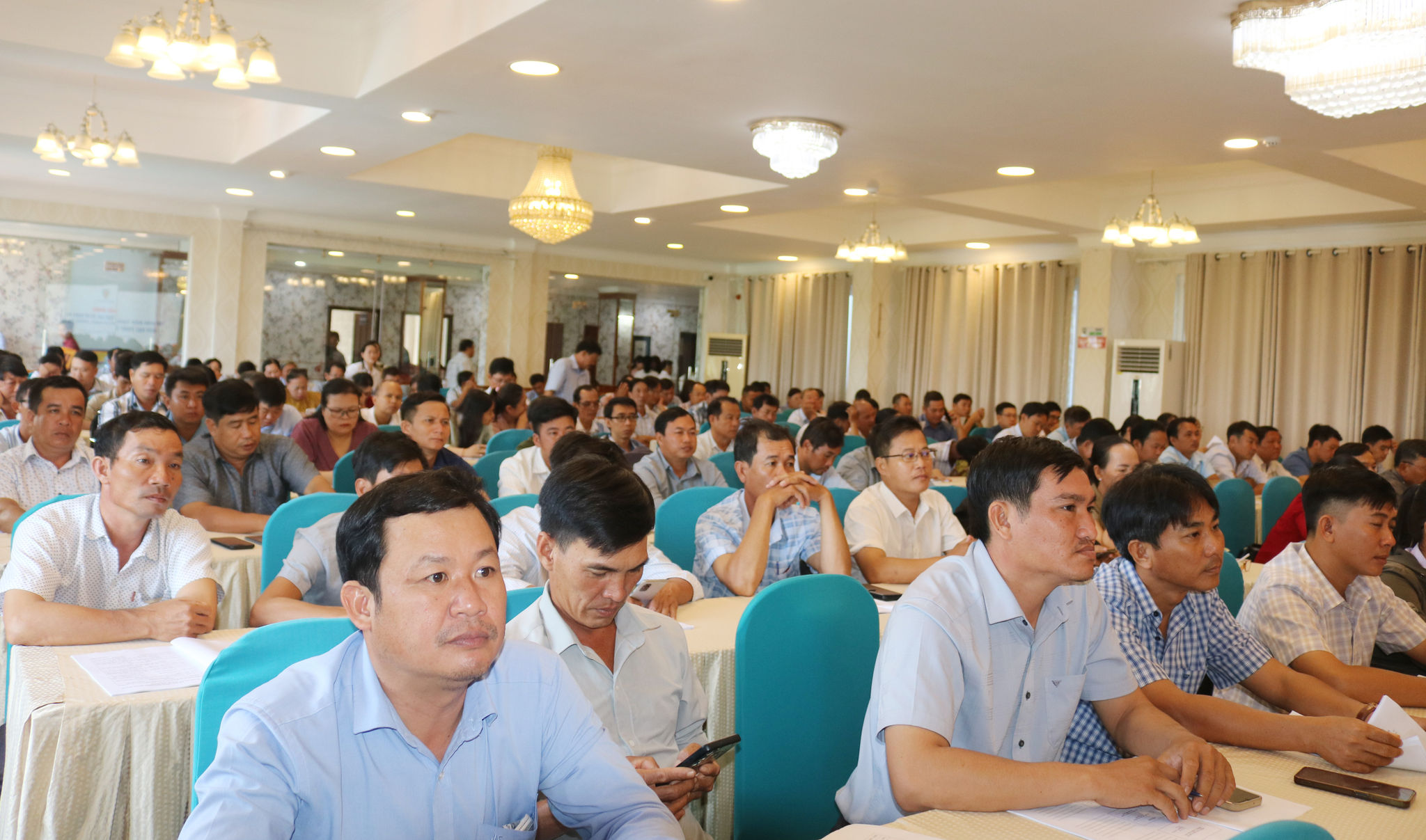 Toàn cảnh hội nghị.