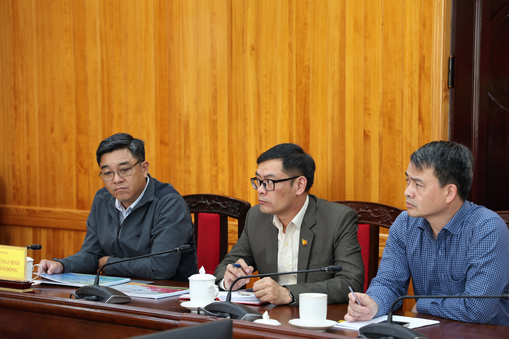 Lãnh đạo Văn phòng UBND tỉnh tham dự tại cuộc họp