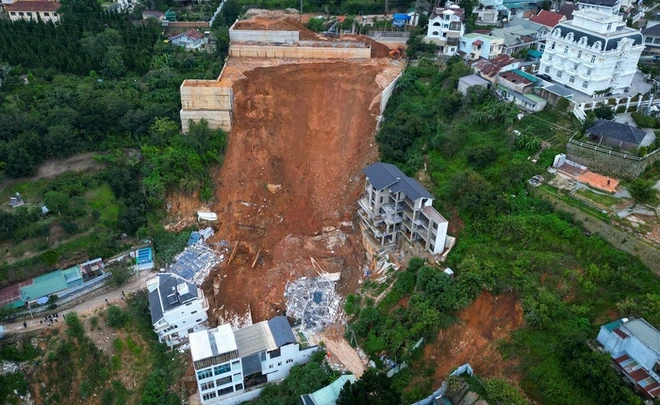 Sạt lở kinh hoàng tại Khu dân cư đường Hoàng Hoa Thám - 2023