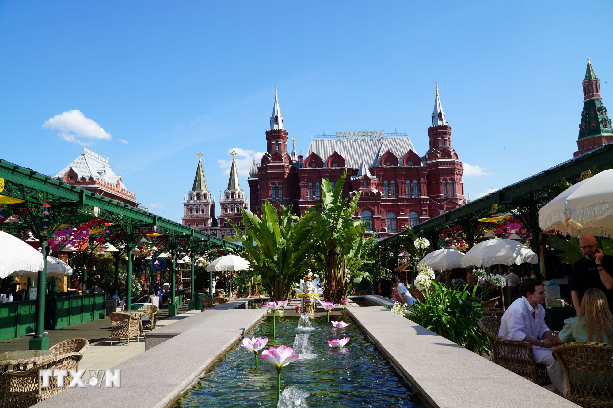 ttxvn-khai-mac-le-hoi-van-hoa-viet-nam-sac-mau-tu-mien-nhiet-doi-tai-nga-8172509-6.jpg